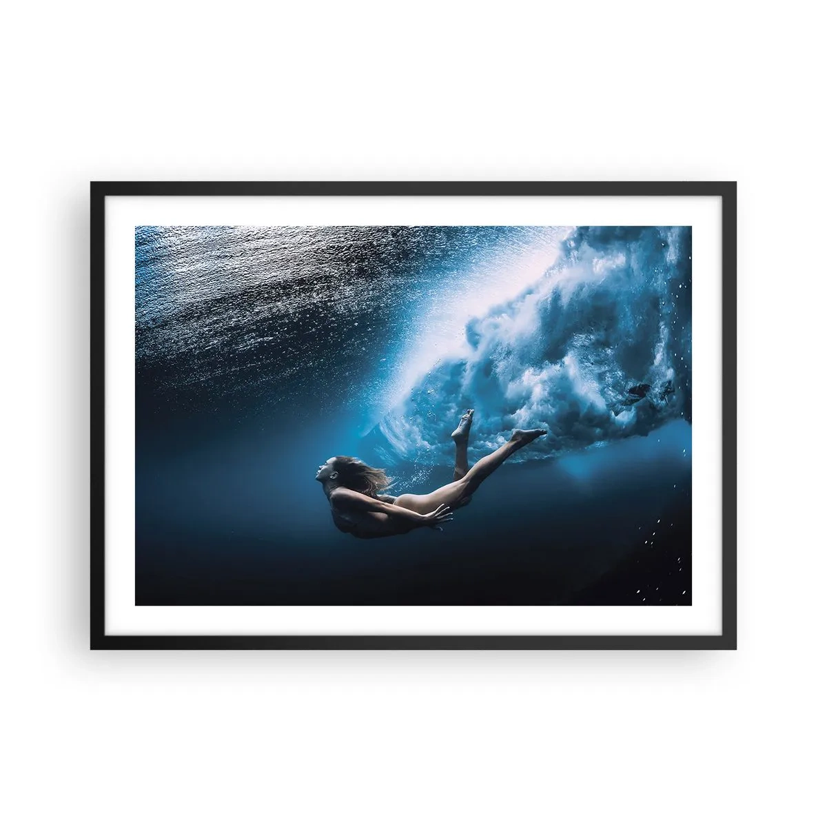 Poster in einem schwarzem Rahmen - Unterwasseraufnahme mit einer Frau und Luftblasen - 70x50cm - Moderne Meerjungfrau - Moderne Wanddekoration für Wohnzimmer und Schlafzimmer ARTTOR