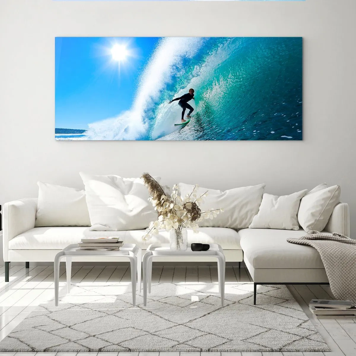 Glasbild - Bild auf glas - Ein Surfer auf einem Brett reitet unter blauem Himmel auf einer starken Welle. - 160x50cm - Durch das große Blau - Moderne Wanddekoration für Wohnzimmer und Schlafzimmer ARTTOR
