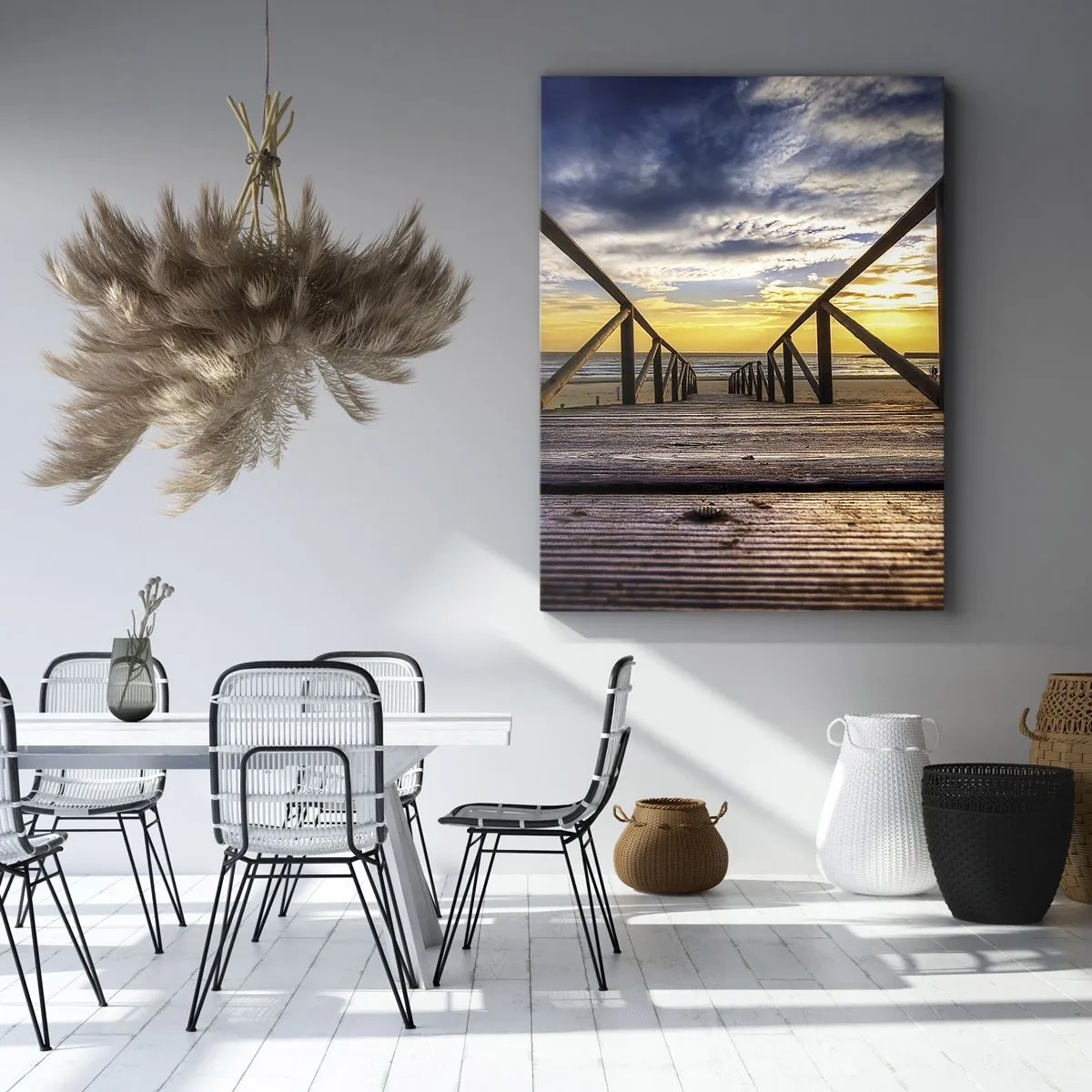 Bild auf Leinwand - Leinwandbild - Holzsteg zum Strand bei Sonnenuntergang - 50x70cm - Direkt zum ruhigen Strand bei Sonnenuntergang - Moderne Wanddekoration für Wohnzimmer und Schlafzimmer ARTTOR