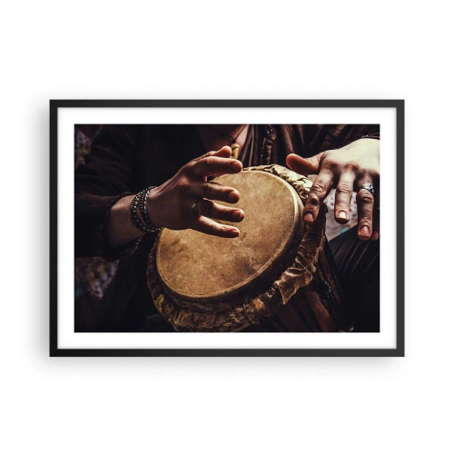 Poster in einem schwarzem Rahmen - Hände spielen eine traditionelle Djembe-Trommel - 70x50cm - Im Rhythmus des Herzens - Moderne Wanddekoration für Wohnzimmer und Schlafzimmer ARTTOR