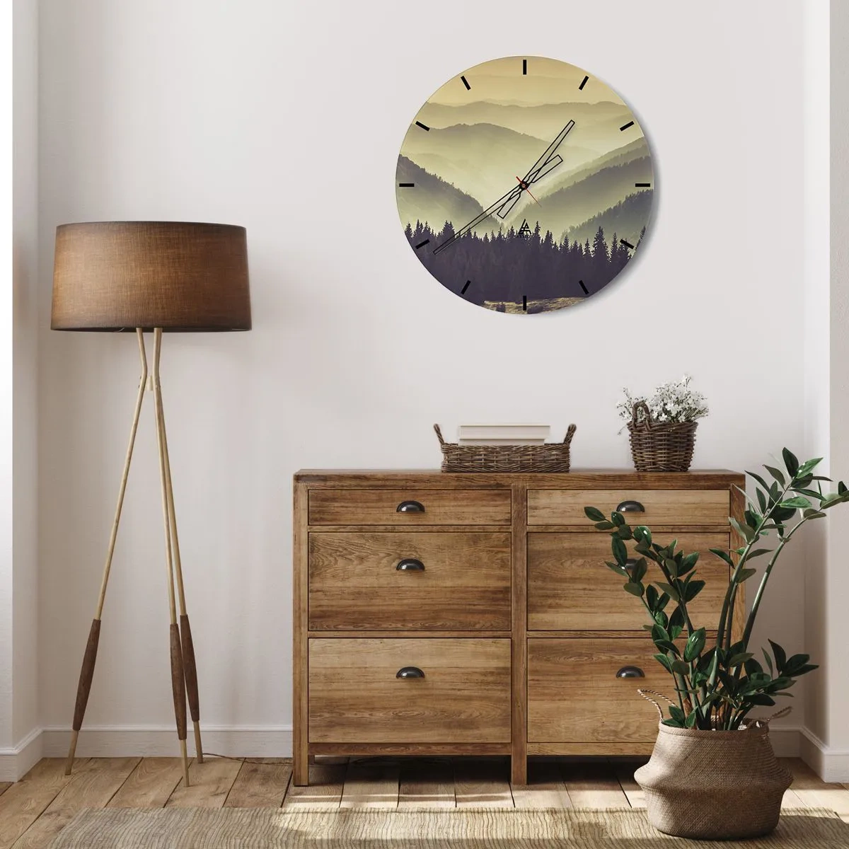 Wanduhr - Glasuhr - Bewaldete Hügel mit Blick auf eine neblige Landschaft - 30x30cm - Hinter den sieben Bergen ... - Moderne Wanddekoration für Wohnzimmer, Küche und Schlafzimmer ARTTOR