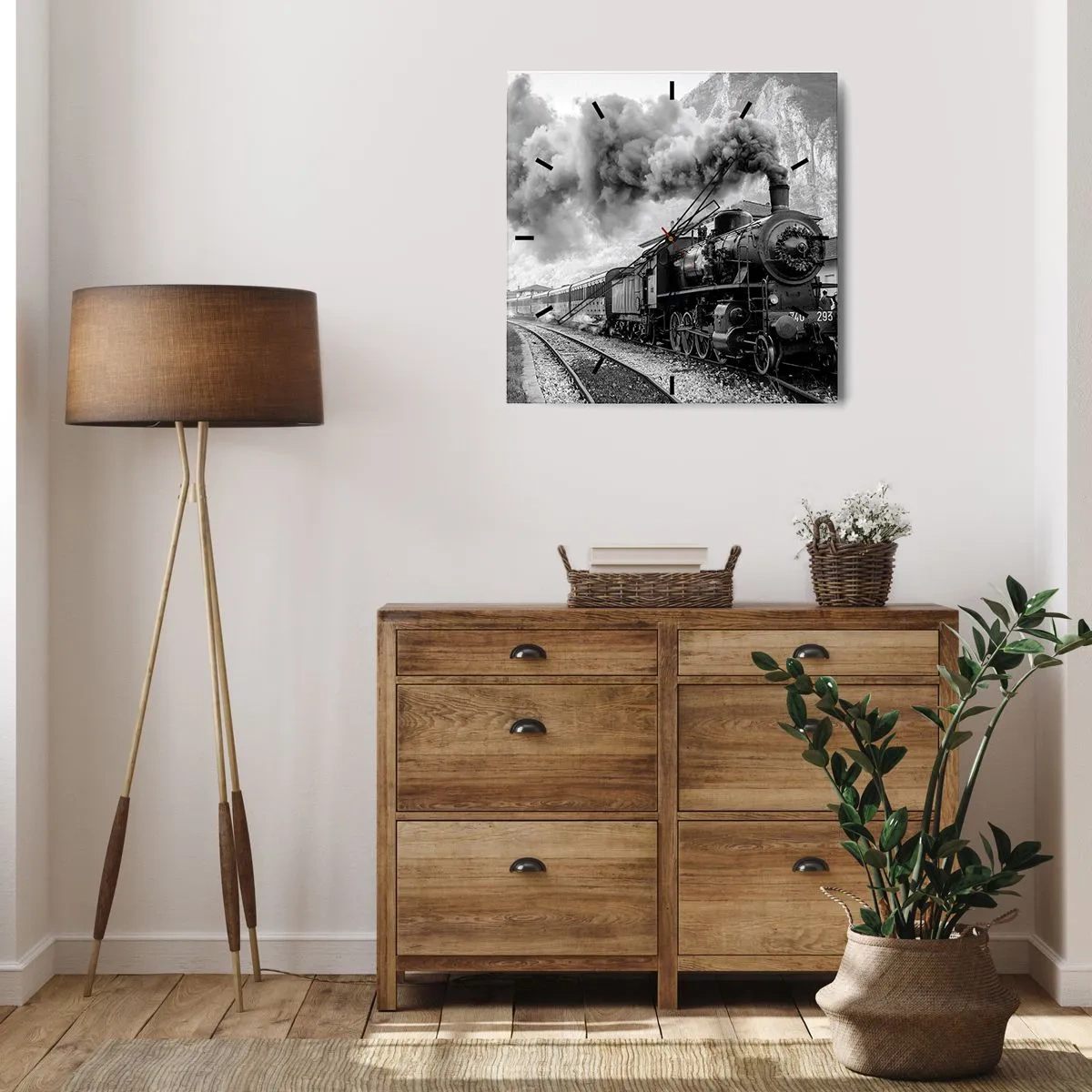 Wanduhr - Glasuhr - Eine schwarz-weiße Dampflokomotive vor einer Berglandschaft - 30x30cm - Steht am Bahnhof ... - Moderne Wanddekoration für Wohnzimmer und Schlafzimmer ARTTOR