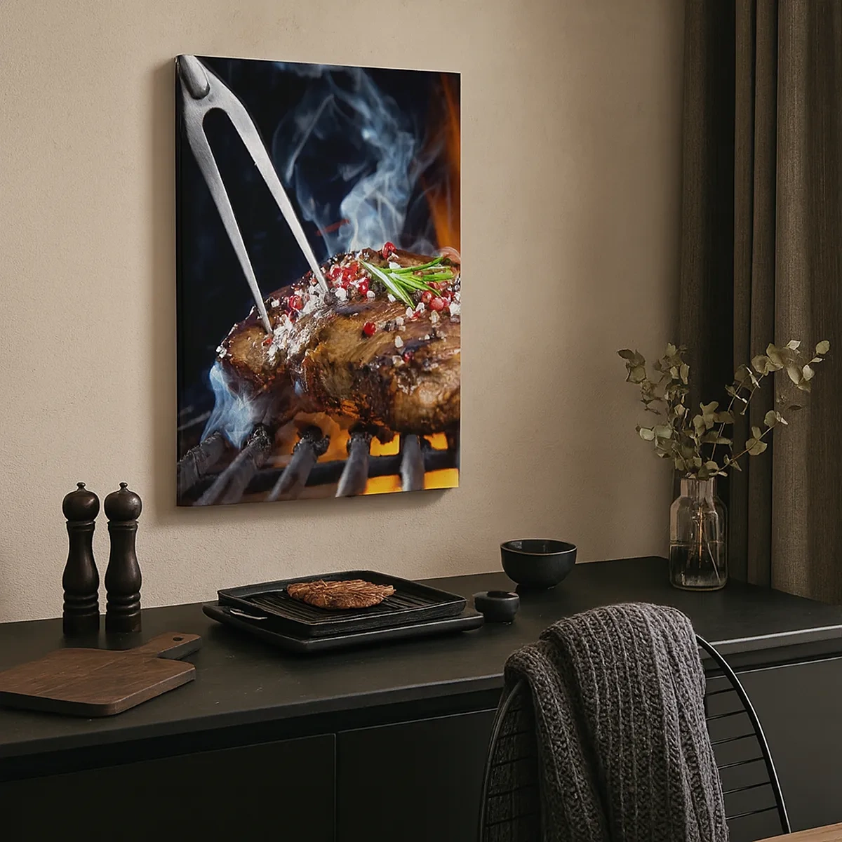 Bild auf Leinwand - Leinwandbild - Gegrilltes Steak auf einem Grill mit Gewürzen - 50x70cm - Saftig und duftend - Moderne Wanddekoration für Wohnzimmer und Schlafzimmer ARTTOR