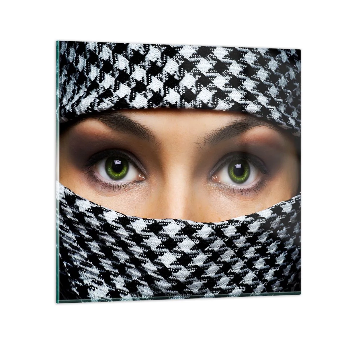 Glasbild - Bild auf glas - Ein Porträt einer verschleierten grünäugigen Schönheit - 40x40 cm
