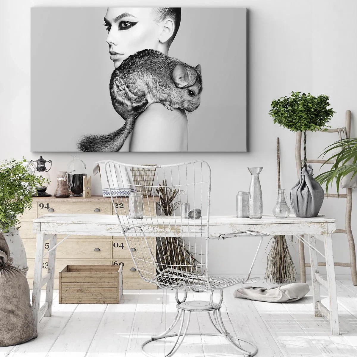 Bild auf Leinwand - Leinwandbild - Stilisierte Frau mit einem Chinchilla in einer eleganten Schwarz-Weiß-Komposition - 120x80cm - Dame mit einem Chinchilla - Moderne Wanddekoration für Wohnzimmer und Schlafzimmer ARTTOR