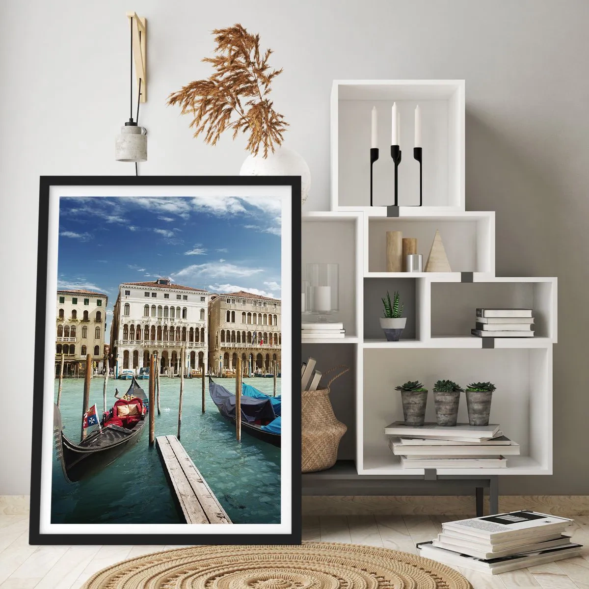 Poster in einem schwarzem Rahmen - Gondeln auf dem Wasser mit historischen Gebäuden im Hintergrund in Venedig - 50x70cm - Paläste in Blau - Moderne Wanddekoration für Wohnzimmer und Schlafzimmer ARTTOR