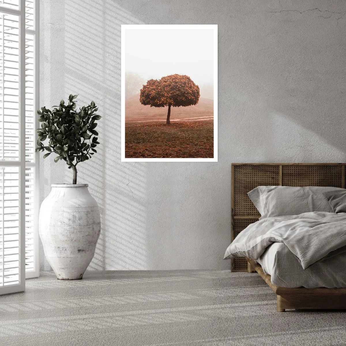 Poster - Ein einsamer Baum im Herbstnebel - 50x70cm - Nach einem anstrengenden Sommer - Moderne Wanddekoration für Wohnzimmer und Schlafzimmer ARTTOR