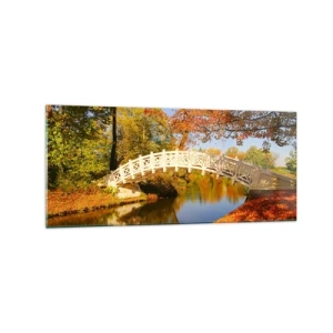 Glasbild - Bild auf glas - Eine Brücke in einem Park, umgeben von Herbstlaub über ruhigem Wasser - 120x50cm - Auf der weißen Seufzerbrücke - Moderne Wanddekoration für Wohnzimmer und Schlafzimmer ARTTOR
