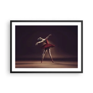 Poster in einem schwarzem Rahmen - Eine Balletttänzerin in einem roten Kleid vor dem Hintergrund einer Bühne - 70x50cm - Eine Primaballerina - Moderne Wanddekoration für Wohnzimmer und Schlafzimmer ARTTOR