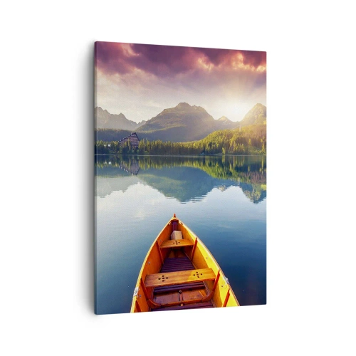 Bild auf Leinwand - Leinwandbild - Drei Holzboote vor der Kulisse eines Bergsees bei Sonnenuntergang - 50x70cm - Nichts gegen die Natur - Moderne Wanddekoration für Wohnzimmer und Schlafzimmer ARTTOR