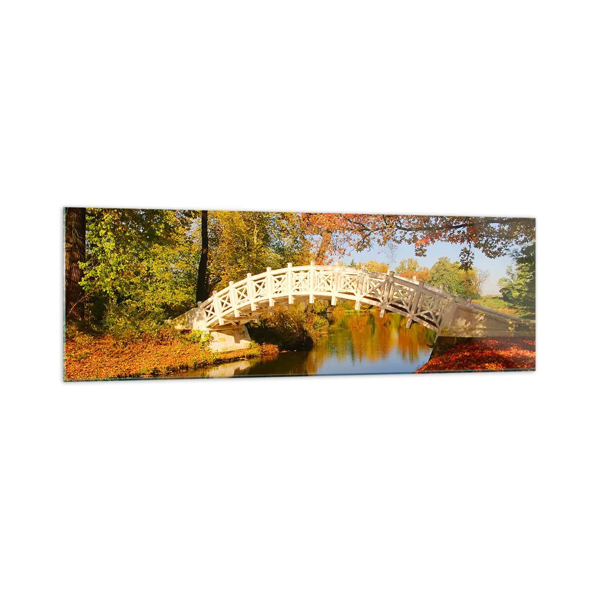 Glasbild - Bild auf glas - Eine Brücke in einem Park, umgeben von Herbstlaub über ruhigem Wasser - 160x50cm - Auf der weißen Seufzerbrücke - Moderne Wanddekoration für Wohnzimmer und Schlafzimmer ARTTOR