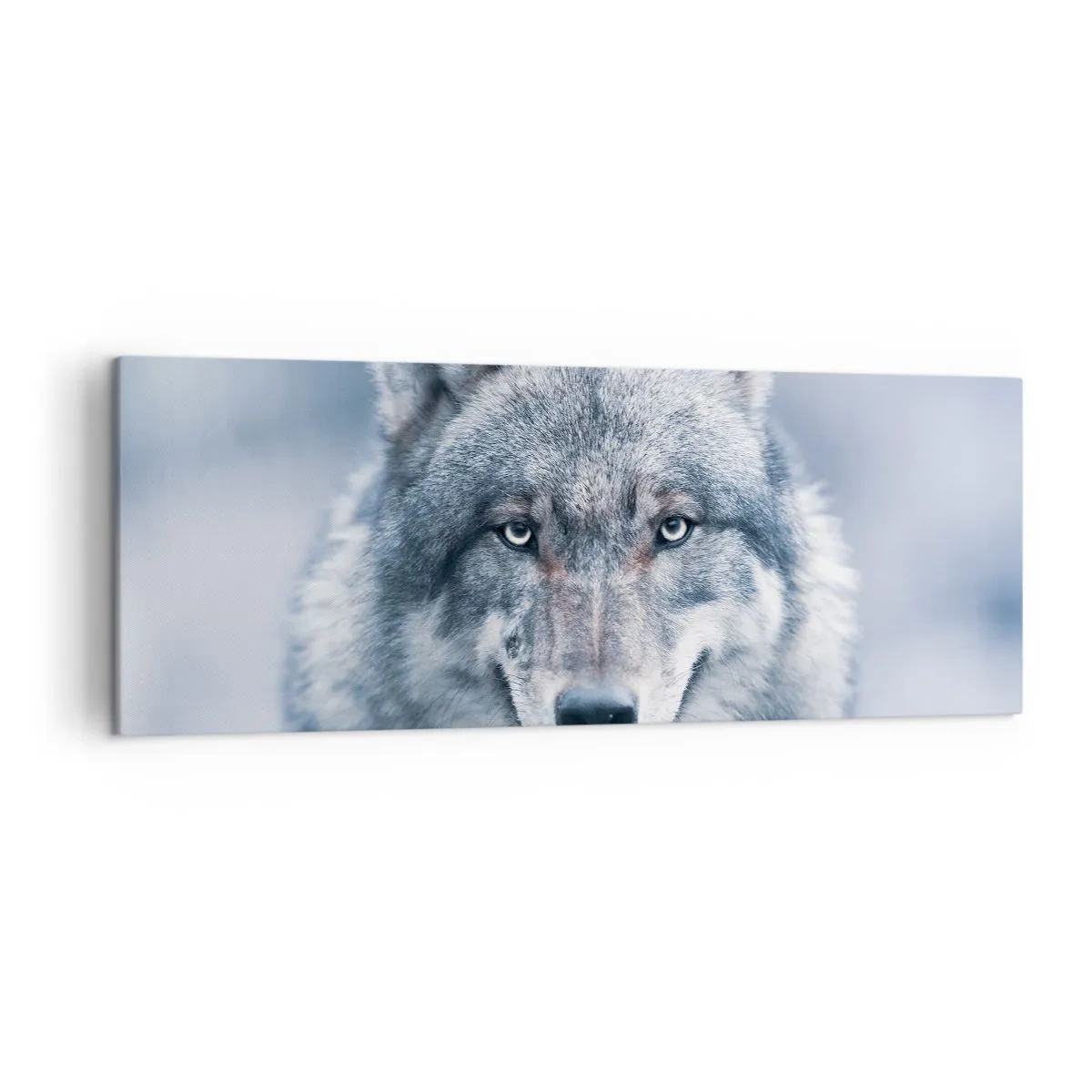 Bild auf Leinwand - Leinwandbild - Ein Wolf mit intensivem Blick in einer Winterlandschaft - 140x50cm - Werden Sie die Herausforderung annehmen? - Moderne Wanddekoration für Wohnzimmer und Schlafzimmer ARTTOR