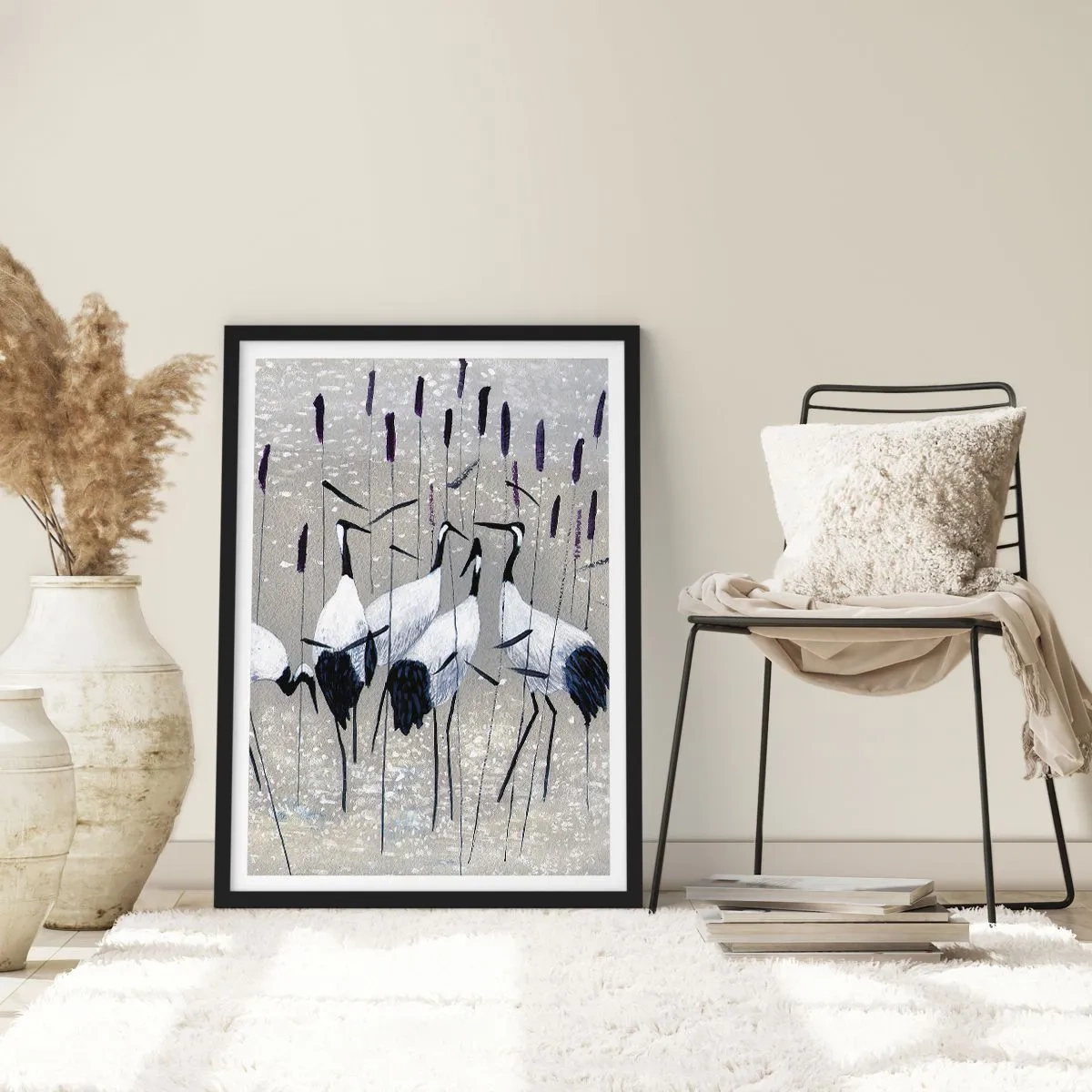 Poster in einem schwarzem Rahmen - Die Anmut der Kraniche in einer subtilen Landschaft aus Gras und Wasser - 50x70cm - Unter ihren eigenen - Moderne Wanddekoration für Wohnzimmer und Schlafzimmer ARTTOR