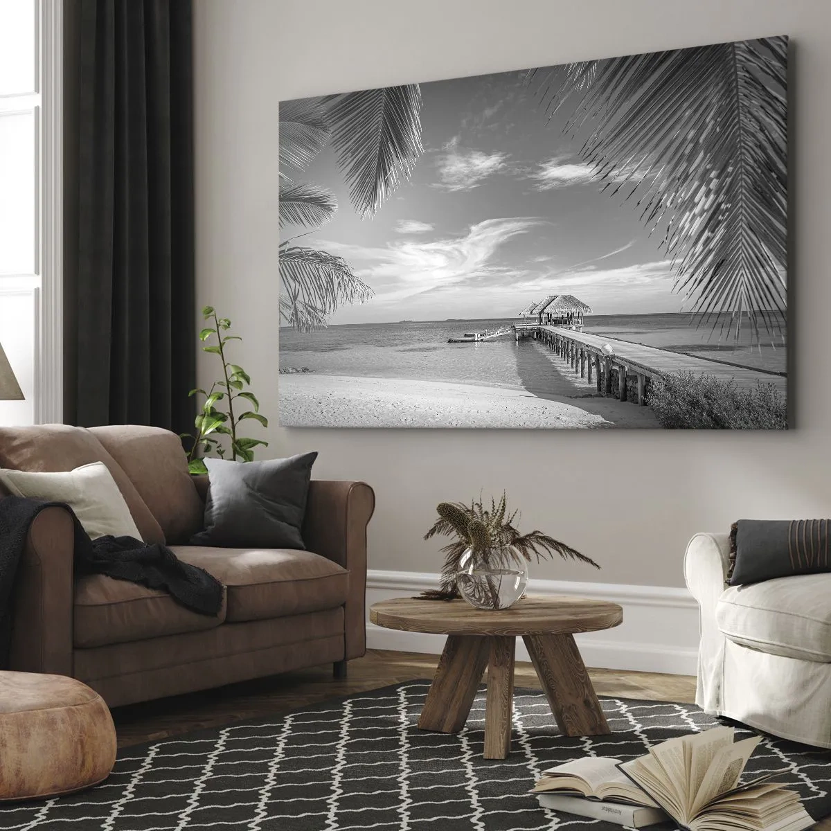 Bild auf Leinwand - Leinwandbild - Schwarz-weißer Strand mit Pier und Palmen an einer tropischen Küste - 120x80cm - Erinnerung oder Traum? - Moderne Wanddekoration für Wohnzimmer und Schlafzimmer ARTTOR