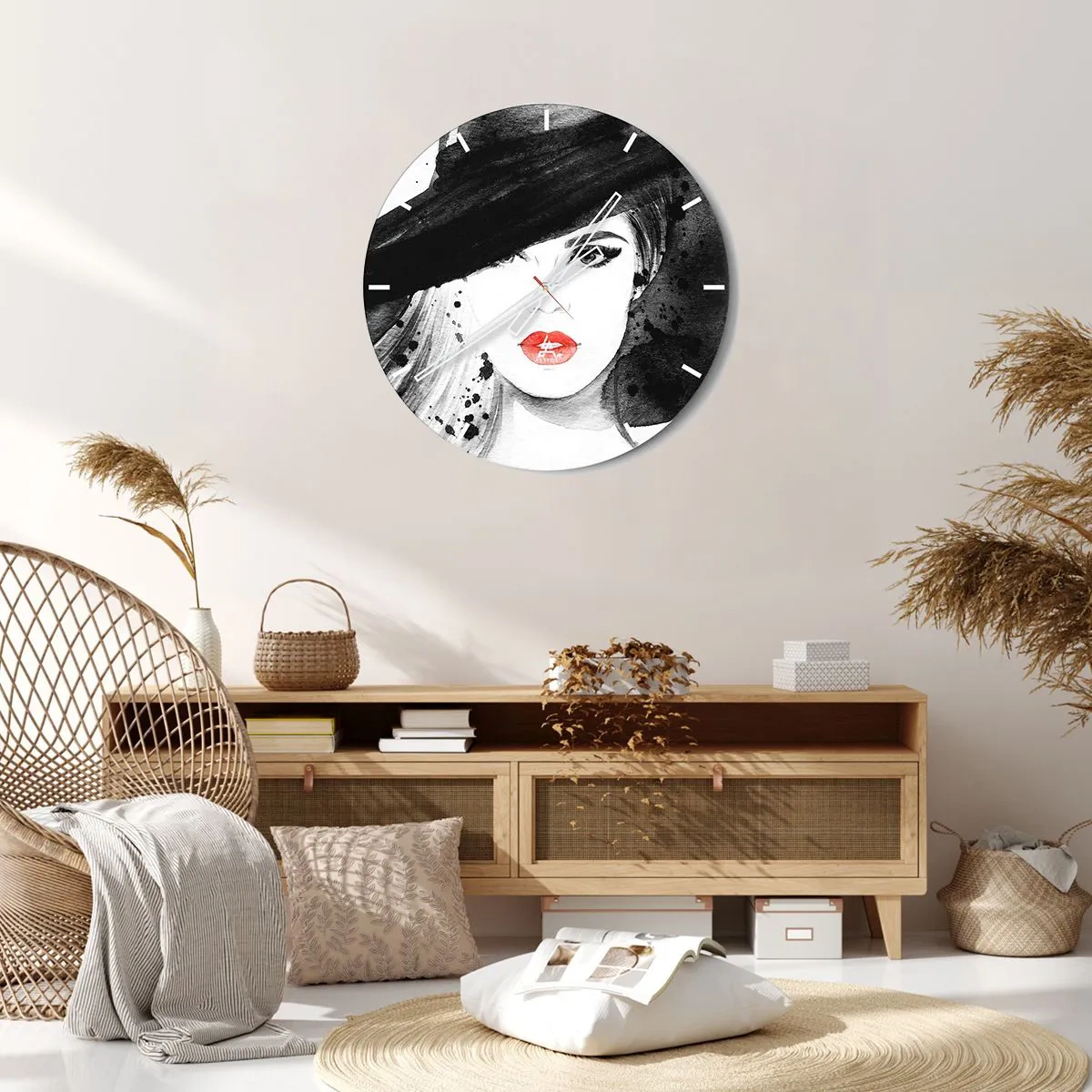 Wanduhr - Glasuhr - Stilvolle Frau mit Hut und roten Lippen - 30x30cm - Frau in schwarz - Moderne Wanddekoration für Wohnzimmer, Küche und Schlafzimmer ARTTOR