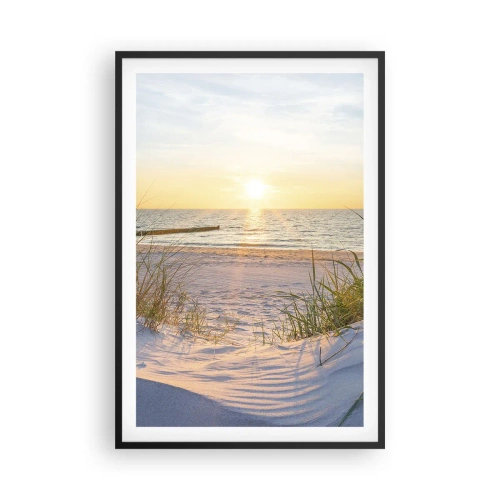 Poster in einem schwarzem Rahmen - Das Rauschen des Meeres, der Gesang der Vögel, ein wilder Strand im Gras ... - 61x91 cm