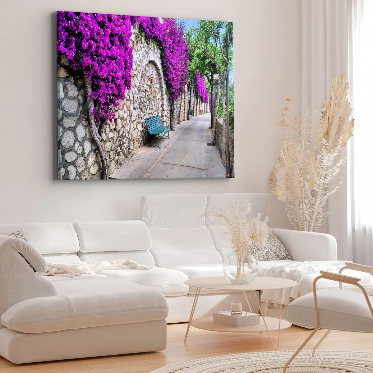 Bild auf Leinwand - Leinwandbild - Ein Steinweg mit einer Bank und blühenden lila Blumen - 70x50cm - Lass uns so schnell wie möglich treffen - Moderne Wanddekoration für Wohnzimmer und Schlafzimmer ARTTOR