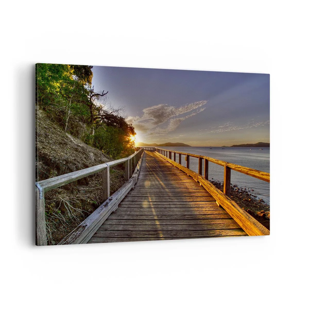 Bild auf Leinwand - Leinwandbild - Ein Holzsteg führt dem Sonnenuntergang über dem Wasser entgegen - 120x80cm - Gehen, weiter der Sonne entgegengehen - Moderne Wanddekoration für Wohnzimmer und Schlafzimmer ARTTOR