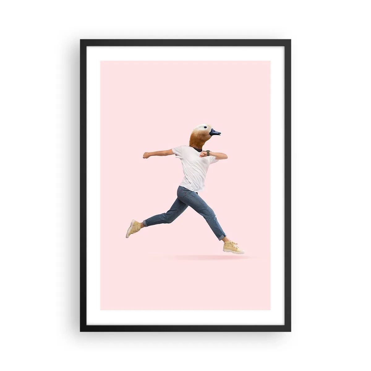 Poster in einem schwarzem Rahmen - Eine laufende Figur mit einem Vogelkopf auf rosa Hintergrund - 50x70cm - Eine Prise Absurdität - Moderne Wanddekoration für Wohnzimmer und Schlafzimmer ARTTOR