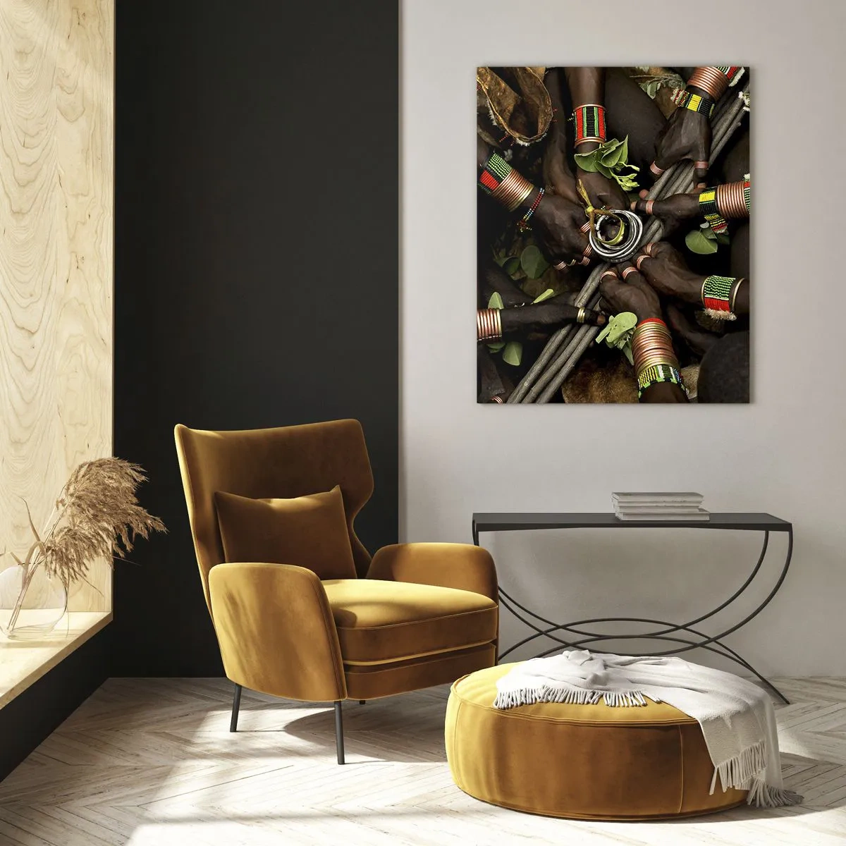 Glasbild - Bild auf glas - Hände mit Armbändern, die in einer rituellen Geste ein Gefäß halten - 50x70cm - Wir sind zusammen - Moderne Wanddekoration für Wohnzimmer und Schlafzimmer ARTTOR