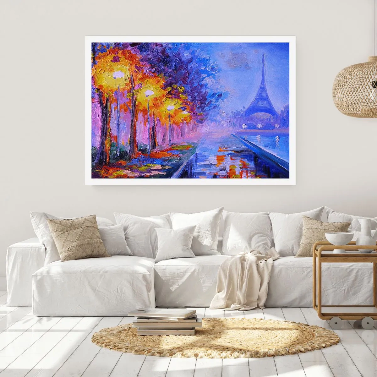 Poster - Eine Allee mit Lampen in Paris mit dem Eiffelturm im Hintergrund - 100x70cm - Ein Traumspaziergang - Moderne Wanddekoration für Wohnzimmer und Schlafzimmer ARTTOR