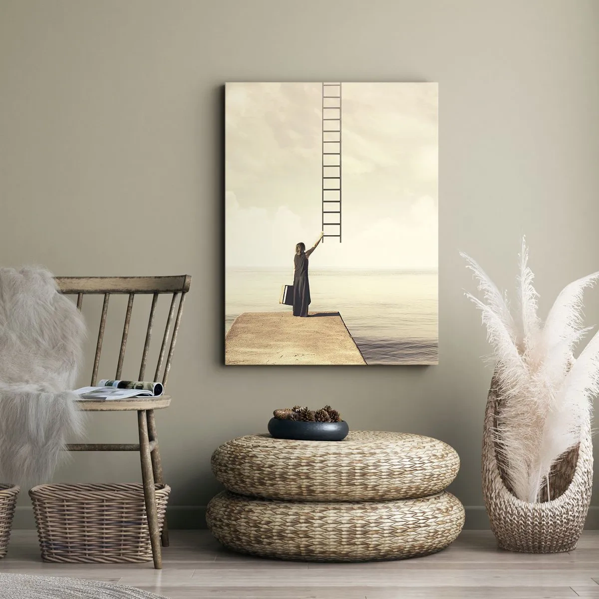 Bild auf Leinwand - Leinwandbild - Eine Frau steht auf einem Pier mit einer Leiter, die in den Himmel führt - 50x70cm - Eine magische Reise - Moderne Wanddekoration für Wohnzimmer und Schlafzimmer ARTTOR