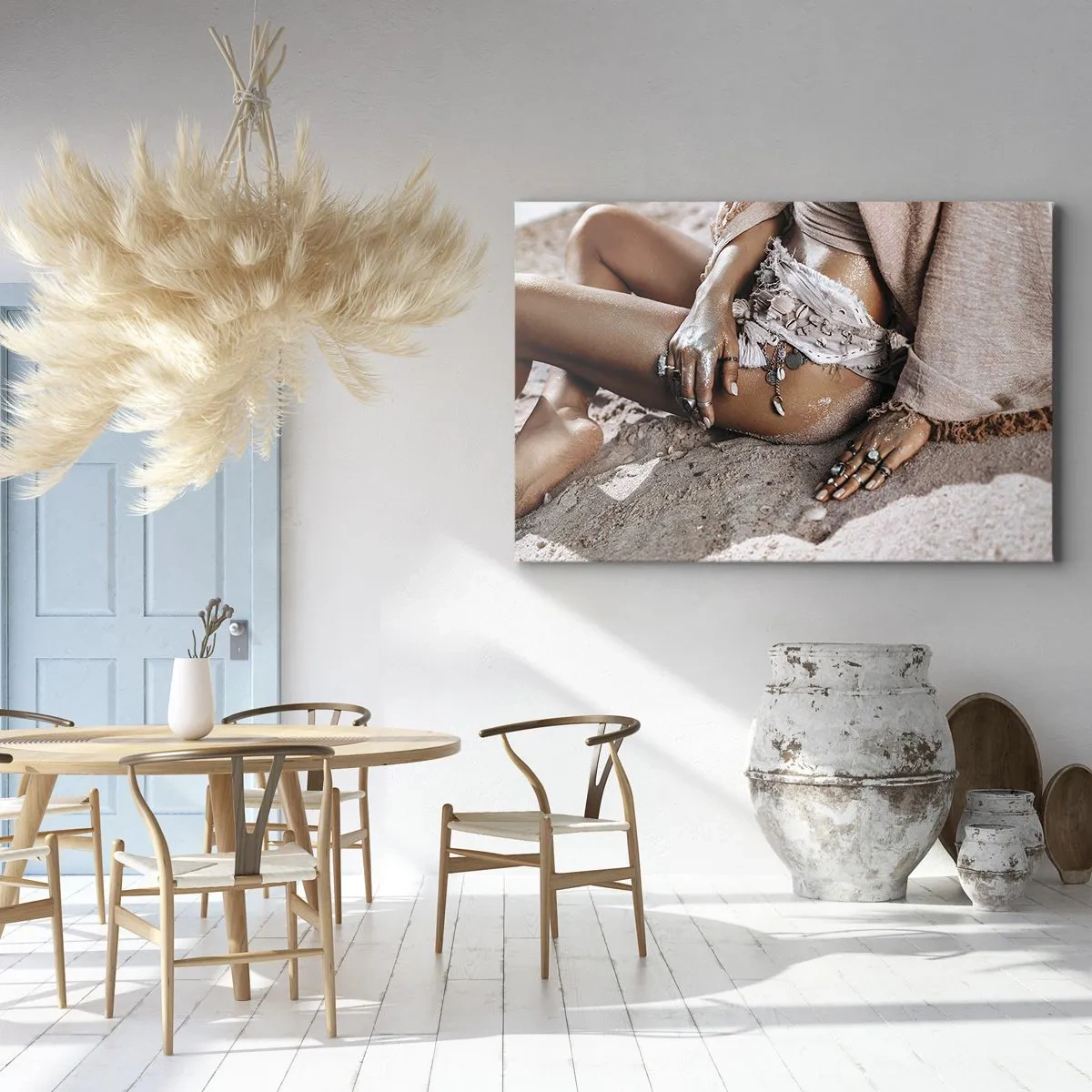 Bild auf Leinwand - Leinwandbild - Boho-Frau am Strand mit Schmuck - 100x70cm - Von den Wellen geworfen? - Moderne Wanddekoration für Wohnzimmer und Schlafzimmer ARTTOR