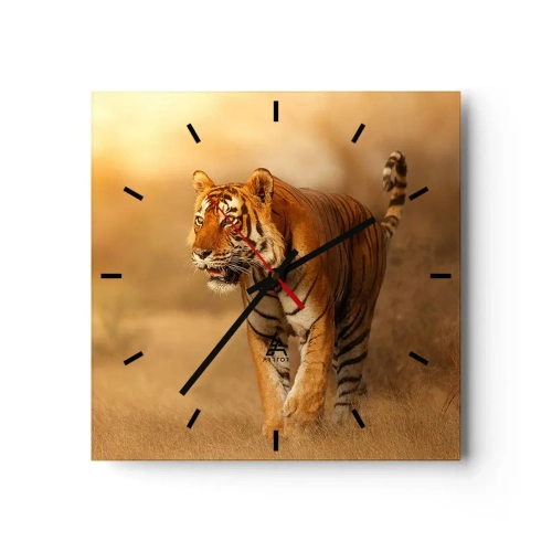 Wanduhr - Glasuhr - Ein Tiger, der in warmen Farben durch die Savanne läuft - 30x30cm - Vor dem Angriff - Moderne Wanddekoration für Wohnzimmer und Schlafzimmer ARTTOR