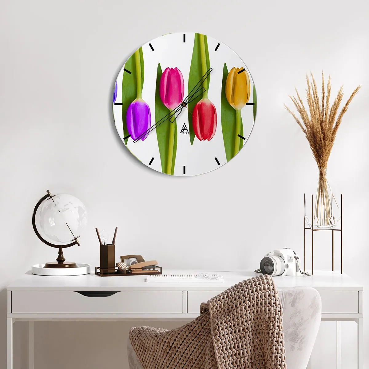 Wanduhr - Glasuhr - Bunte Tulpen auf weißem Hintergrund - 30x30cm - Regenbogenkomposition - Moderne Wanddekoration für Wohnzimmer, Küche und Schlafzimmer ARTTOR