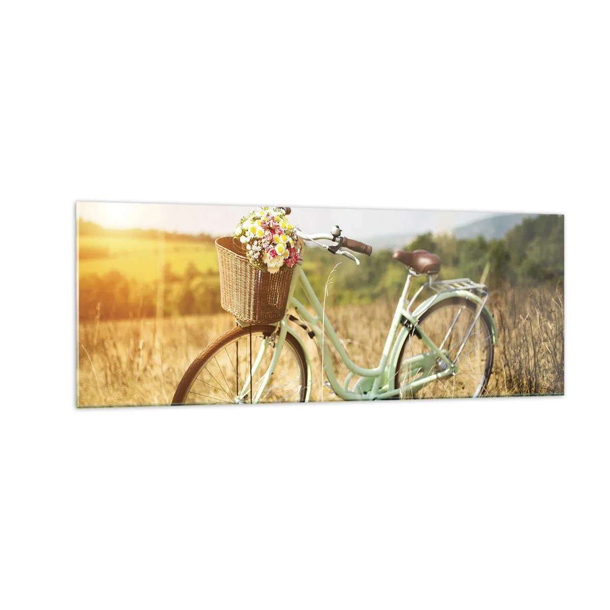 Glasbild - Bild auf glas - Ein Retro-Fahrrad mit einem Korb voller Blumen vor einem Wiesenhintergrund. - 140x50cm - Ich bleibe eine Weile hier - Moderne Wanddekoration für Wohnzimmer und Schlafzimmer ARTTOR