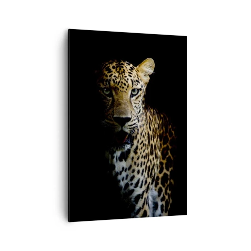 Bild auf Leinwand - Leinwandbild - Ein Leopard auf dunklem Hintergrund mit intensivem Blick - 70x100cm - Dunkle Schönheit - Moderne Wanddekoration für Wohnzimmer und Schlafzimmer ARTTOR
