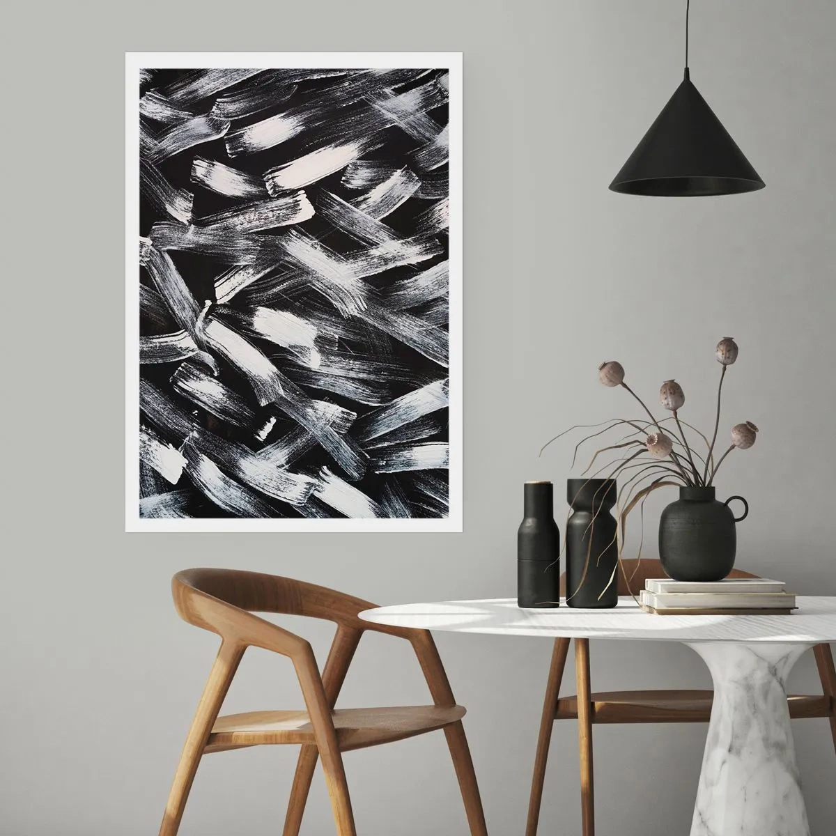 Poster - Abstrakte weiße Pinselstriche auf schwarzem Hintergrund - 50x70cm - Abstraktion im industriellen Geist - Moderne Wanddekoration für Wohnzimmer und Schlafzimmer ARTTOR