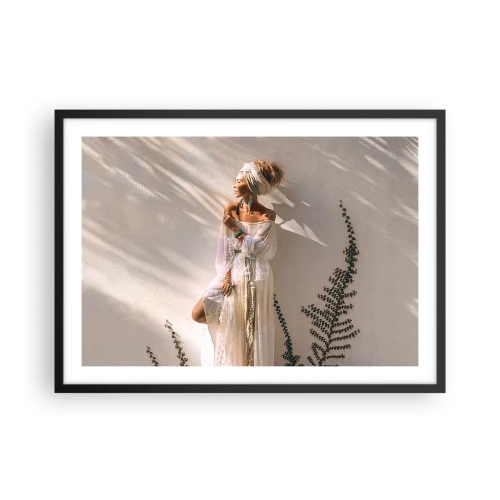 Poster in einem schwarzem Rahmen - Eine Frau im Boho-Stil, beleuchtet von den Sonnenstrahlen - 70x50cm - Die Sonne und das Mädchen - Moderne Wanddekoration für Wohnzimmer und Schlafzimmer ARTTOR