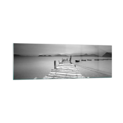 Glasbild - Bild auf glas - Eine Schwarz-Weiß-Ansicht eines Holzstegs und eines ruhigen Sees. - 160x50cm - Hinter den Bergen, jenseits der Meere - Moderne Wanddekoration für Wohnzimmer und Schlafzimmer ARTTOR