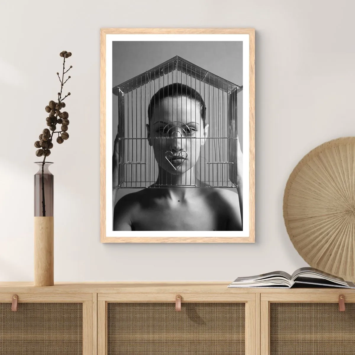 Poster in einem Rahmen aus heller Eiche - Ein leicht surreales Portrait - 70x100 cm