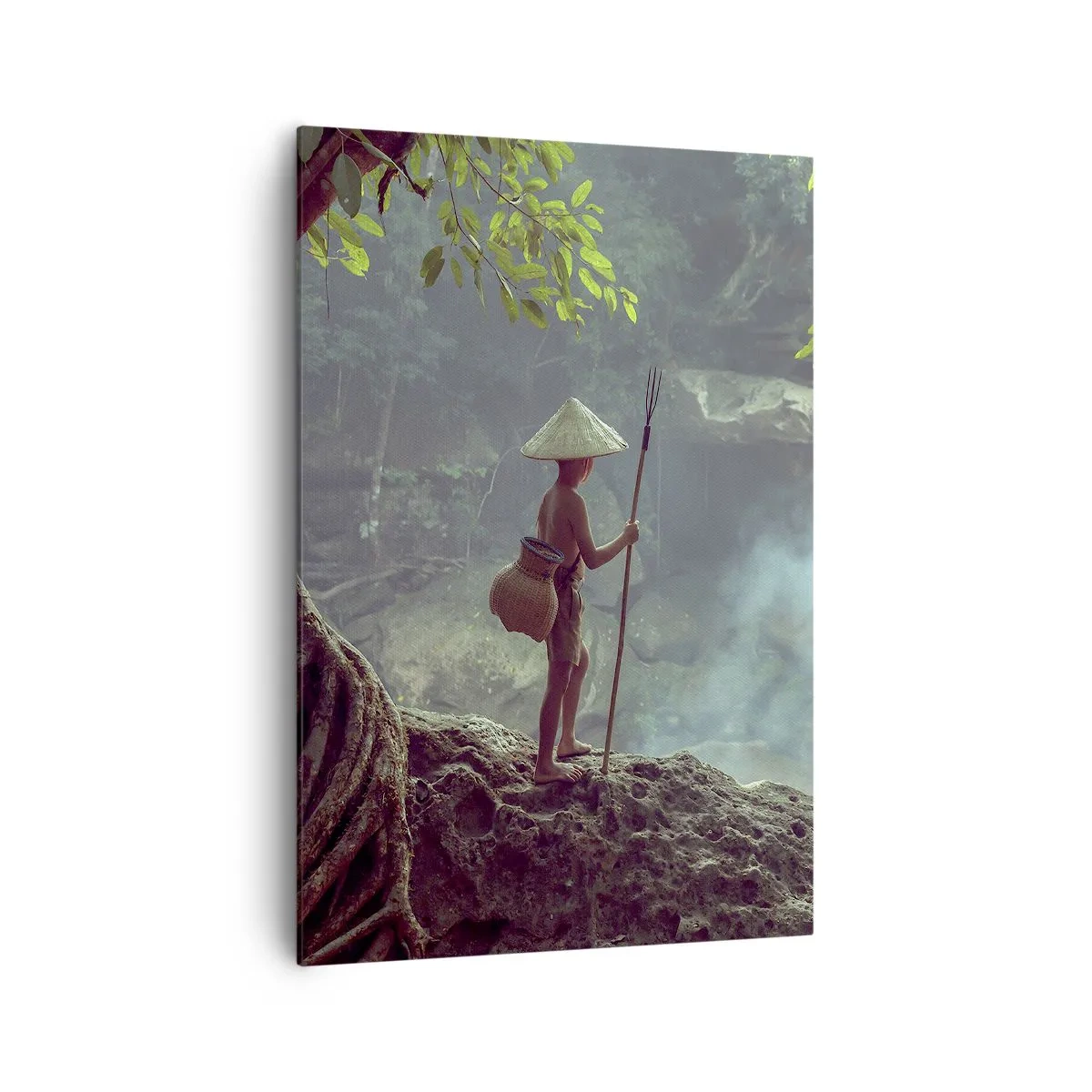 Bild auf Leinwand - Leinwandbild - Eine Figur mit einem Speer an einem Wasserfall in einem tropischen Wald - 70x100cm - Befreundet mit der Natur - Moderne Wanddekoration für Wohnzimmer und Schlafzimmer ARTTOR