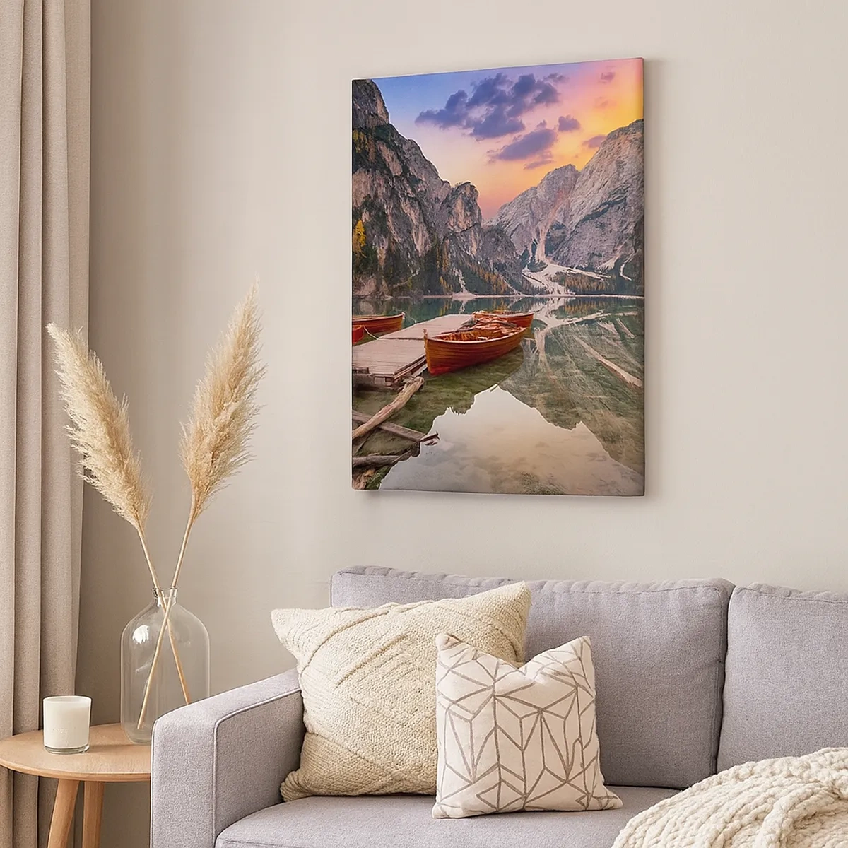 Bild auf Leinwand - Leinwandbild - Bergsee mit Booten bei Sonnenuntergang - 50x70cm - Versprechen des Tages - Moderne Wanddekoration für Wohnzimmer und Schlafzimmer ARTTOR