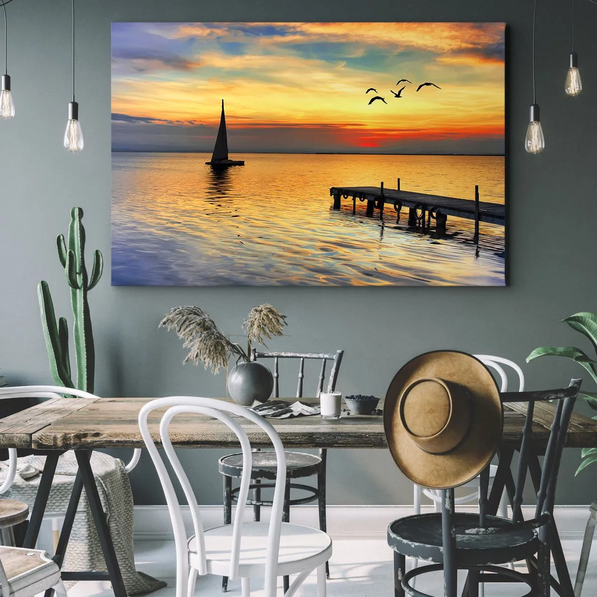 Bild auf Leinwand - Leinwandbild - Sonnenuntergang mit einem Segelboot und Pier auf einem ruhigen See - 70x50cm - Abendrückkehr - Moderne Wanddekoration für Wohnzimmer und Schlafzimmer ARTTOR