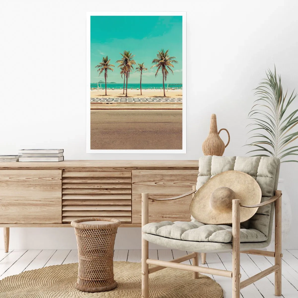 Poster - Ein Strand mit Palmen und blauem Himmel - 50x70cm - Beim Bewachen des Strandes - Moderne Wanddekoration für Wohnzimmer und Schlafzimmer ARTTOR