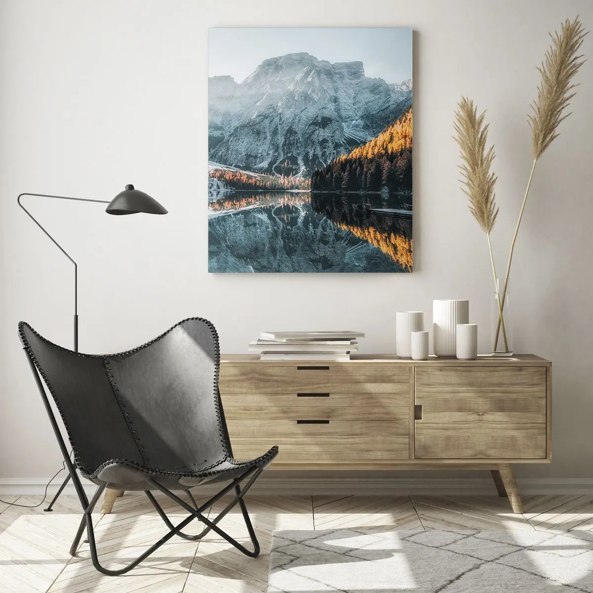 Glasbild - Bild auf glas - Eine Berglandschaft spiegelt sich in der ruhigen Oberfläche eines Sees - 70x100cm - Spiegellandschaft - Moderne Wanddekoration für Wohnzimmer und Schlafzimmer ARTTOR
