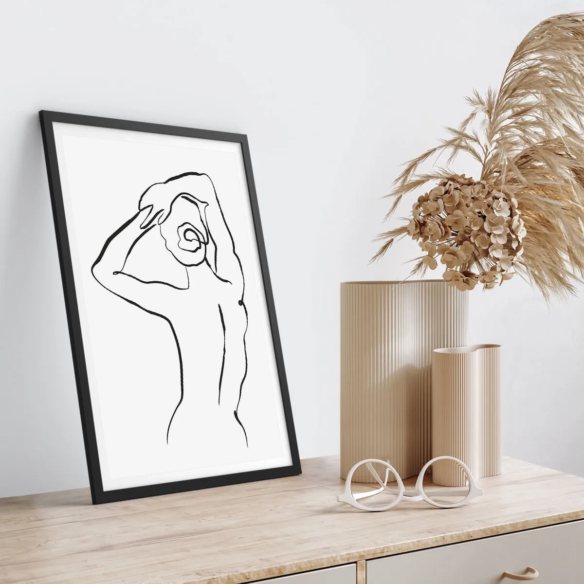 Poster in einem schwarzem Rahmen - Minimalistische Silhouette einer Frau mit den Armen über dem Kopf - 50x70cm - Morgenakte - Moderne Wanddekoration für Wohnzimmer und Schlafzimmer ARTTOR