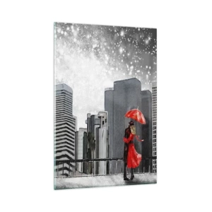 Glasbild - Bild auf glas - Ein Paar in Rot mit einem Regenschirm vor dem Hintergrund einer Stadtlandschaft - 80x120cm - Der Mensch ist kein Stein - Moderne Wanddekoration für Wohnzimmer und Schlafzimmer ARTTOR