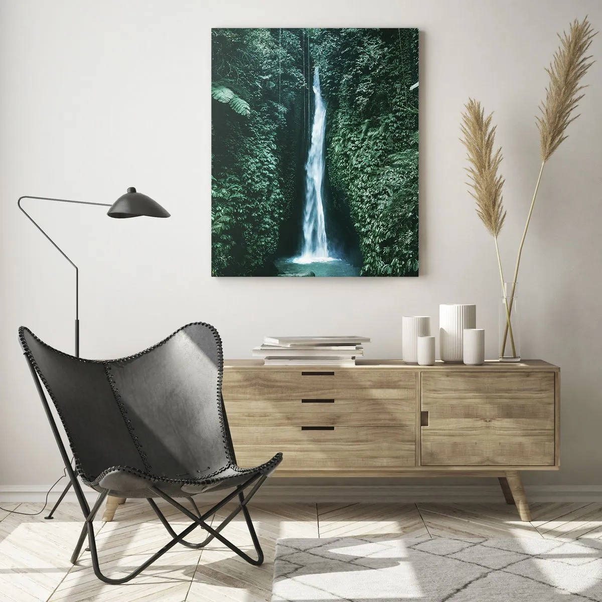 Glasbild - Bild auf glas - Ein Wasserfall, umgeben von dichter tropischer Vegetation - 80x120cm - Tropisches Spa - Moderne Wanddekoration für Wohnzimmer und Schlafzimmer ARTTOR