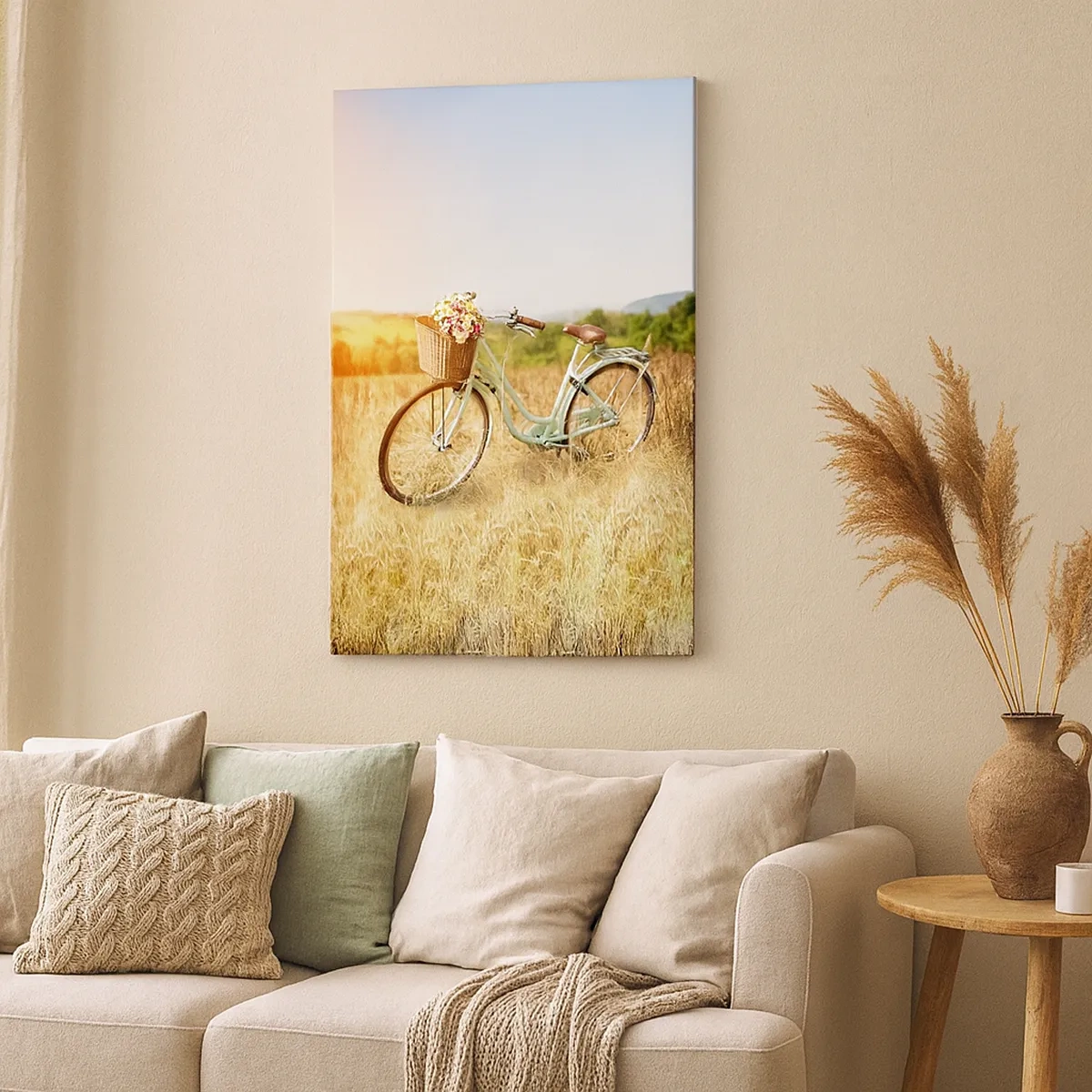 Bild auf Leinwand - Leinwandbild - Ein Retro-Fahrrad mit einem Korb voller Blumen vor einem Wiesenhintergrund. - 50x70cm - Ich bleibe eine Weile hier - Moderne Wanddekoration für Wohnzimmer und Schlafzimmer ARTTOR