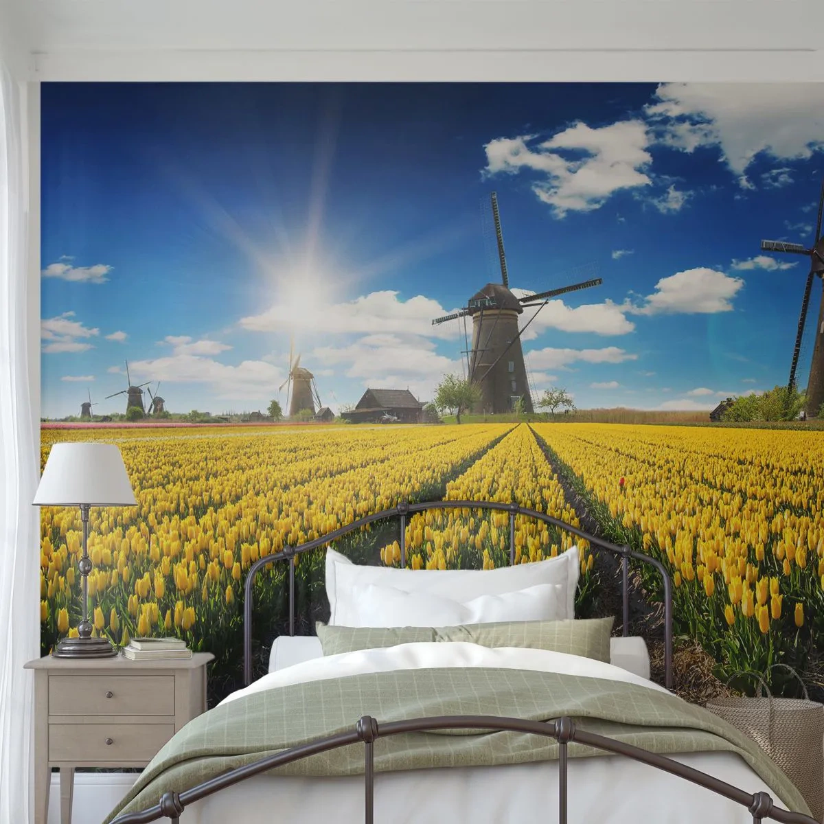 Fototapete Premium Sand - Ein Feld mit gelben Tulpen und Windmühlen in den Niederlanden - 100x70cm - Holländischer geht's nicht - Moderne Wanddekoration für Wohnzimmer und Schlafzimmer ARTTOR