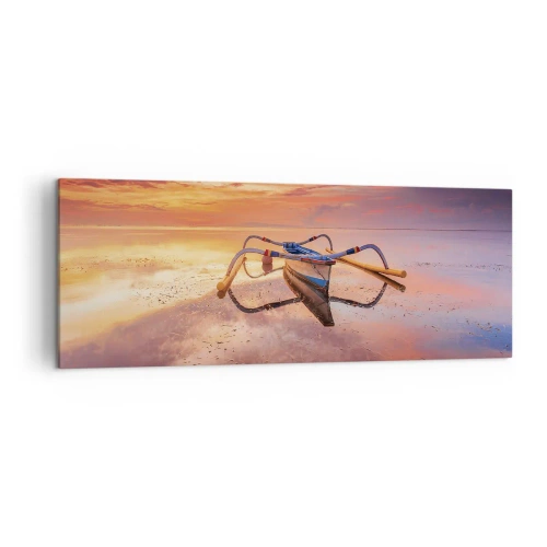 Bild auf Leinwand - Leinwandbild - Ein Boot auf ruhigem Wasser bei Sonnenuntergang - 140x50cm - Die Ruhe eines tropischen Abends - Moderne Wanddekoration für Wohnzimmer und Schlafzimmer ARTTOR
