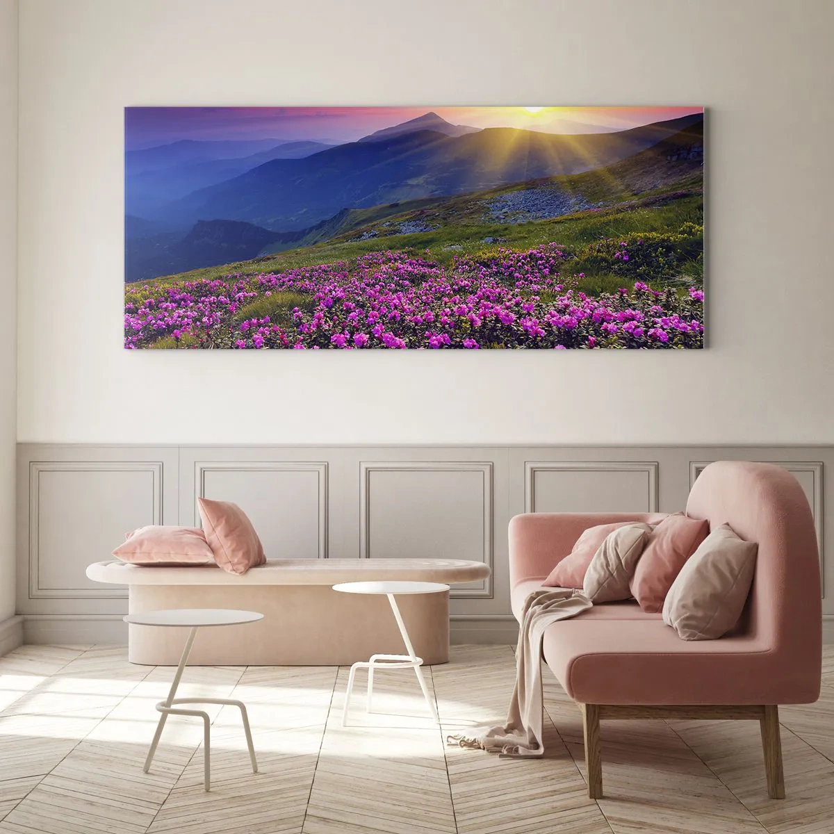 Glasbild - Bild auf glas - Eine blühende Wiese mit Blick auf die Berge bei Sonnenuntergang - 140x50cm - … Und drumherum duftet es nach Latschenkiefer und dem Duft von Kräutern - Moderne Wanddekoration für Wohnzimmer und Schlafzimmer ARTTOR