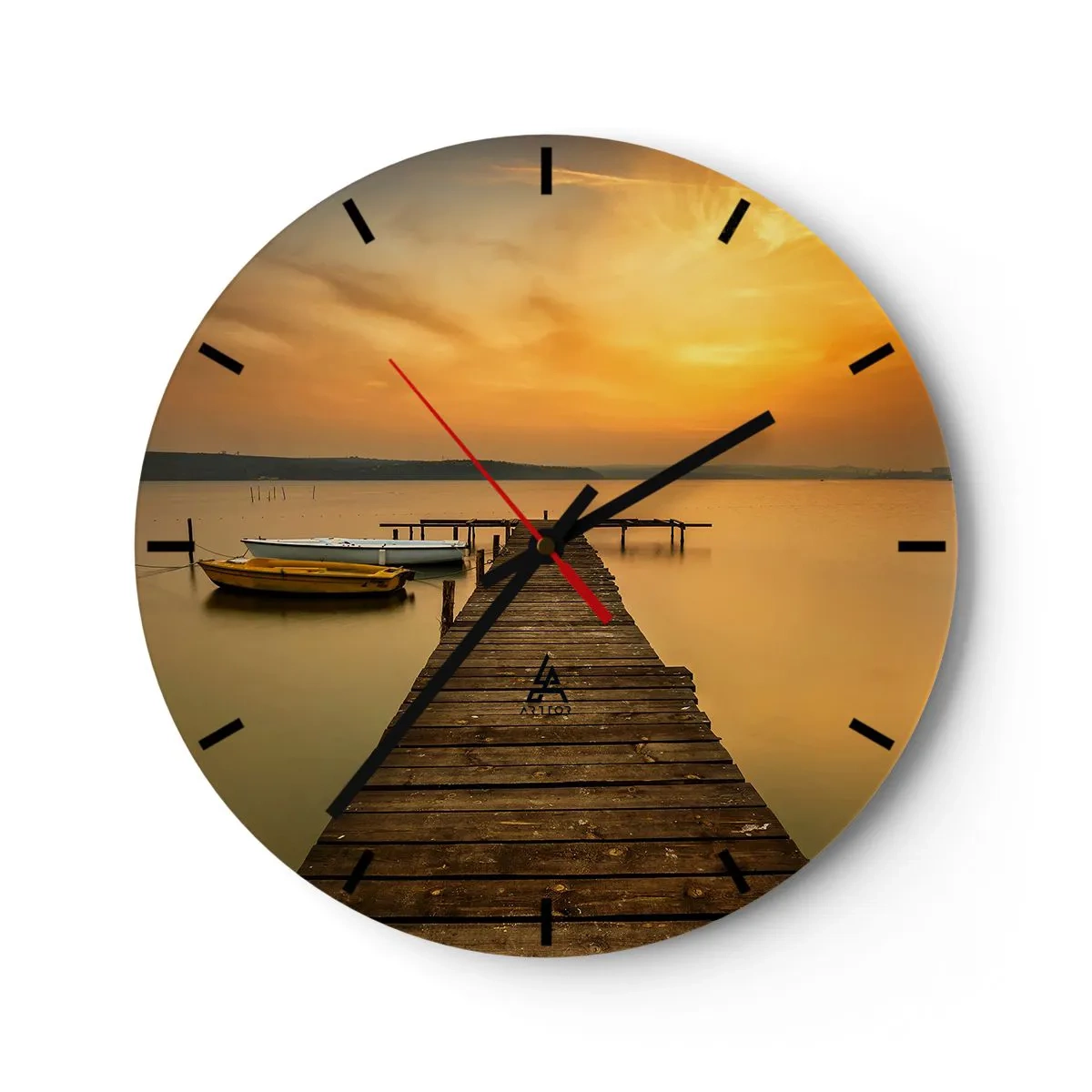 Wanduhr - Glasuhr - Ein Holzsteg auf einem See bei Sonnenuntergang mit einem Boot im Hintergrund - 30x30cm - Ich werde dir den goldenen Himmel öffnen - Moderne Wanddekoration für Wohnzimmer, Küche und Schlafzimmer ARTTOR