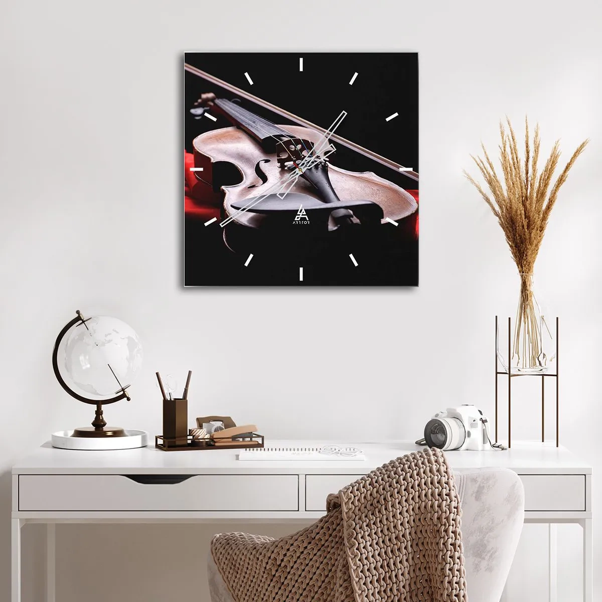 Wanduhr - Glasuhr - Geige auf rotem Stoff mit schwarzem Hintergrund - 30x30cm - Musik der Gefühle - Moderne Wanddekoration für Wohnzimmer und Schlafzimmer ARTTOR