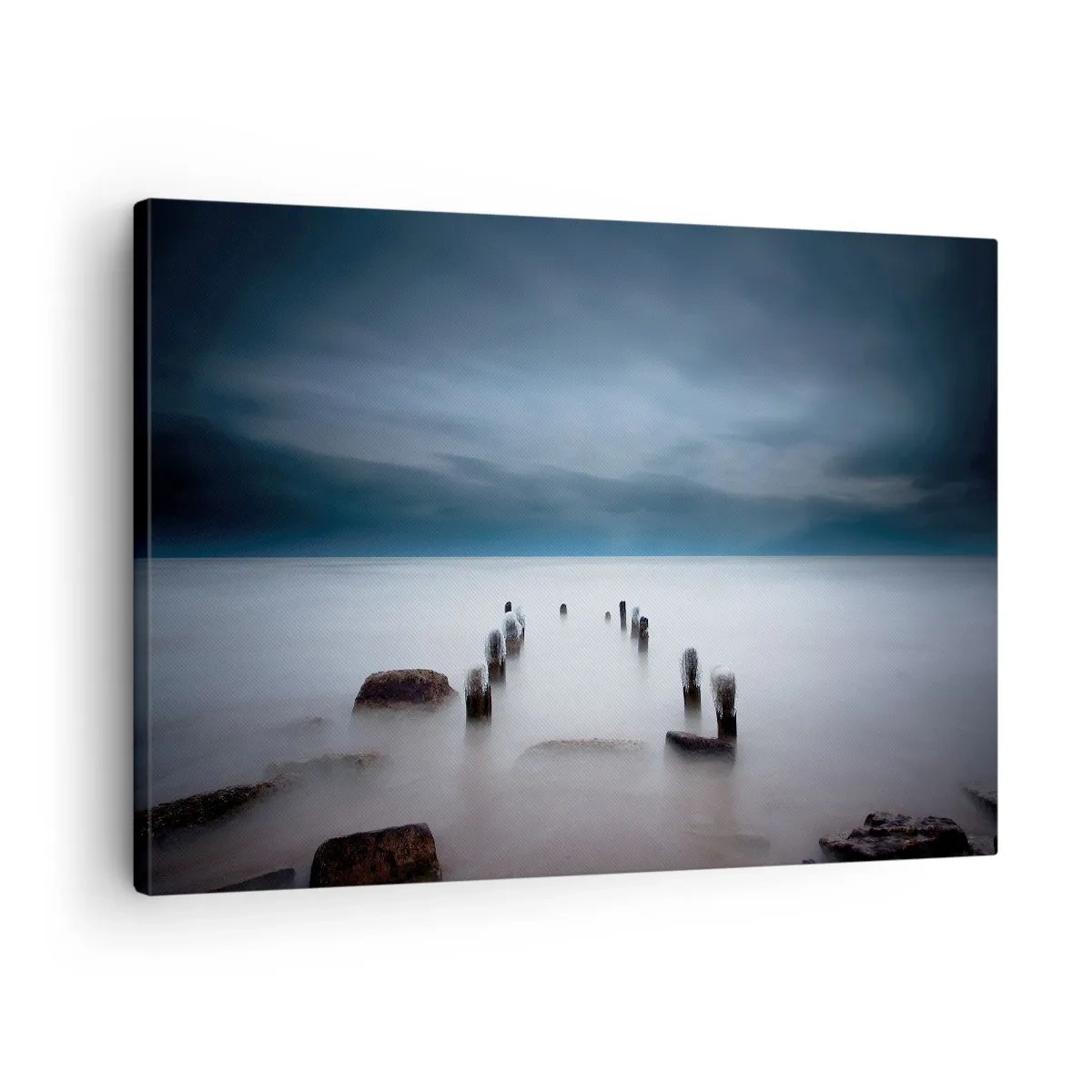 Bild auf Leinwand - Leinwandbild - Der alte Pier vor der Kulisse eines ruhigen Meeres - 70x50cm - Nachdenklicher See - Moderne Wanddekoration für Wohnzimmer und Schlafzimmer ARTTOR